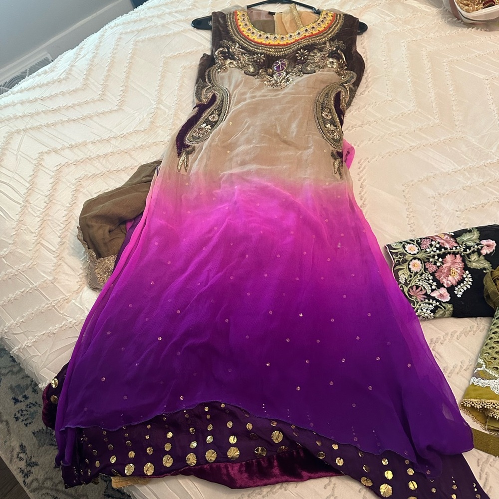 Beautiful sleeveless info-pak ourfit